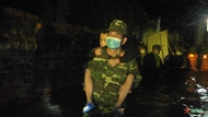 富安省近200名官兵夜里参与抢险救灾